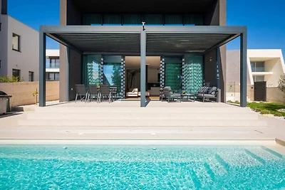 Stunning Noemi Villa Medulin