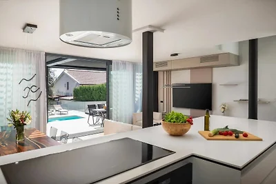 Stunning Noemi Villa Medulin