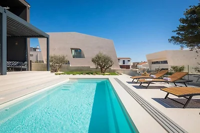 Stunning Noemi Villa Medulin