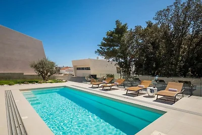 Stunning Noemi Villa Medulin
