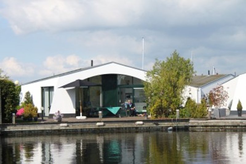Haus Aquaronde, freistehend, Südlage, mit eigenem 12m Liegeplatz