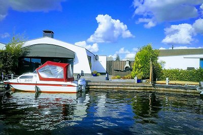 Chalet Brekken met pleziervaartuigen