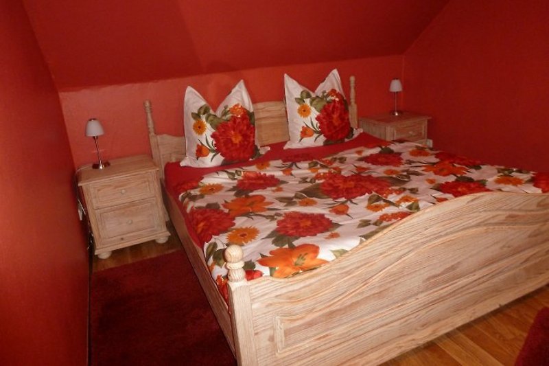 Schlafzimmer 1,  mit 1,80 m breitem Bett