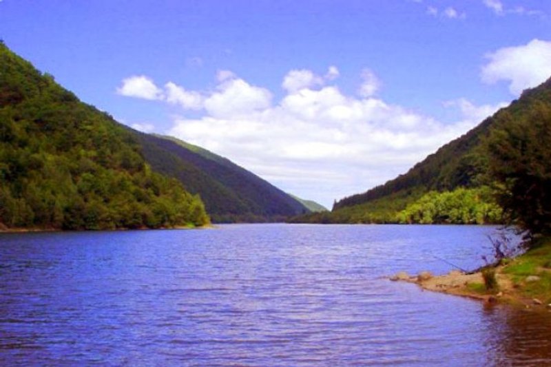 Mountain lake at Gura Raului
