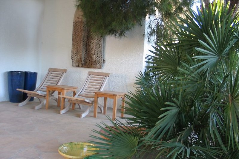 Tropical Garden Villa Calafat Retreats