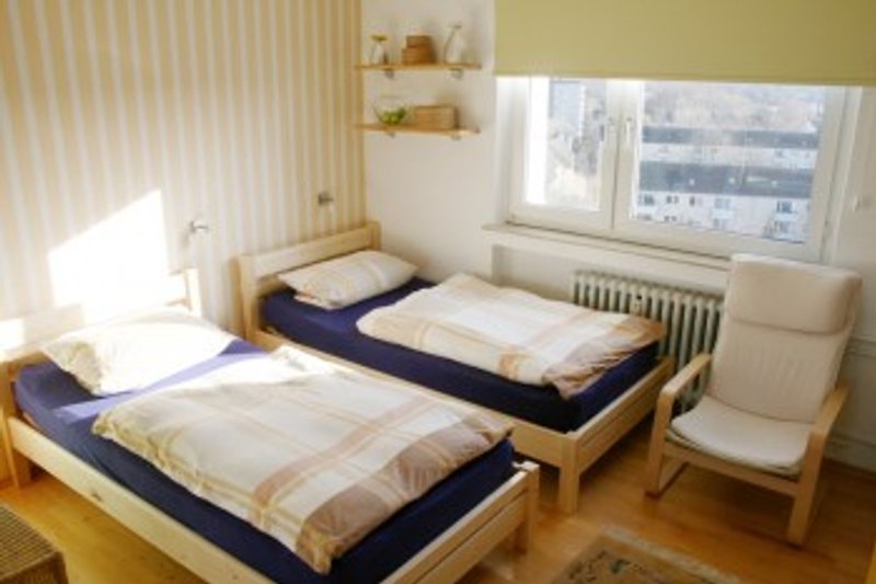 2. Schlafzimmer mit zwei Einzelbetten