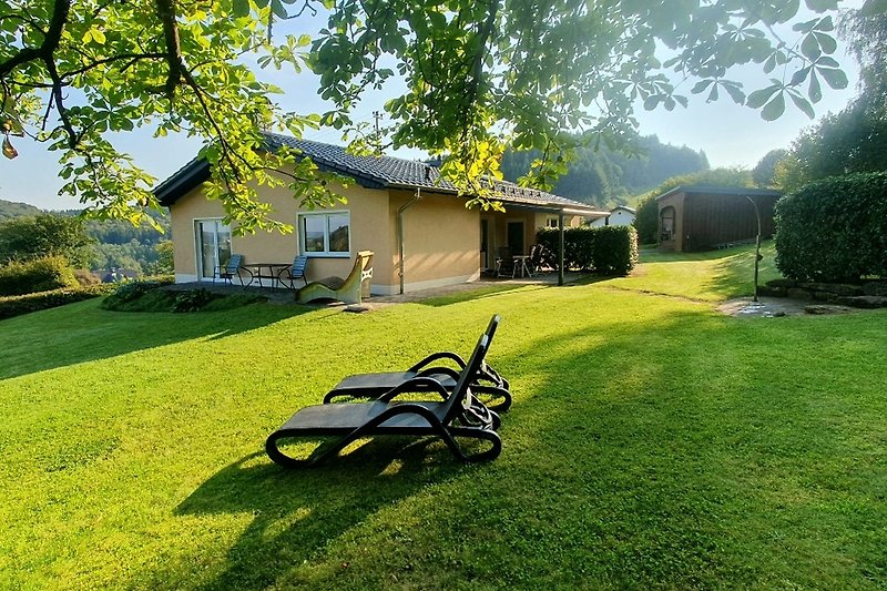 Ferienhaus "et Eifelparadiesje" mit großem Garten und malerischer Aussicht