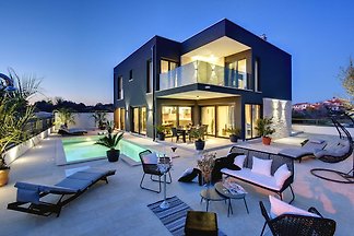 GREAT MODERN VILLA WITH ALL MOD CONS