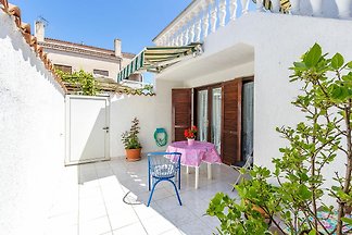 vacanza rilassante sulla spiaggia rocciosa