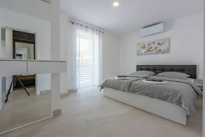 Holiday Oasis 4