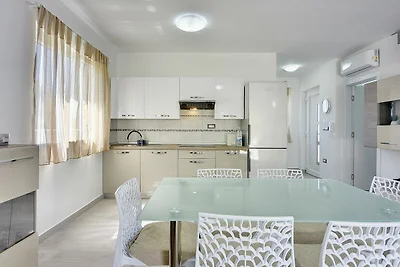 Villa Residence Oil B