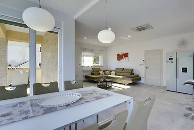 Villa White
