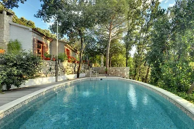 Mala Villa