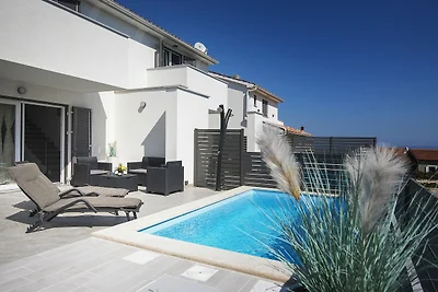 Villa Residence Oil B