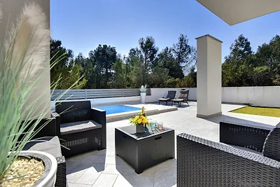 Villa Residence Oil B