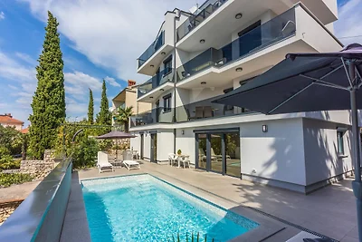 Holiday Oasis 4