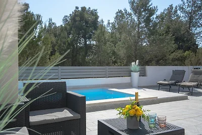 Villa Residence Oil B