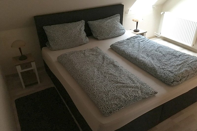 Schlafzimmer 1