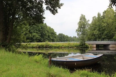 Belibtes Haus beim Fluss