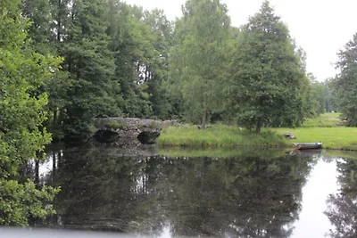 Belibtes Haus beim Fluss