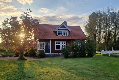 Belibtes Haus beim Fluss