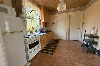 Belibtes Haus beim Fluss