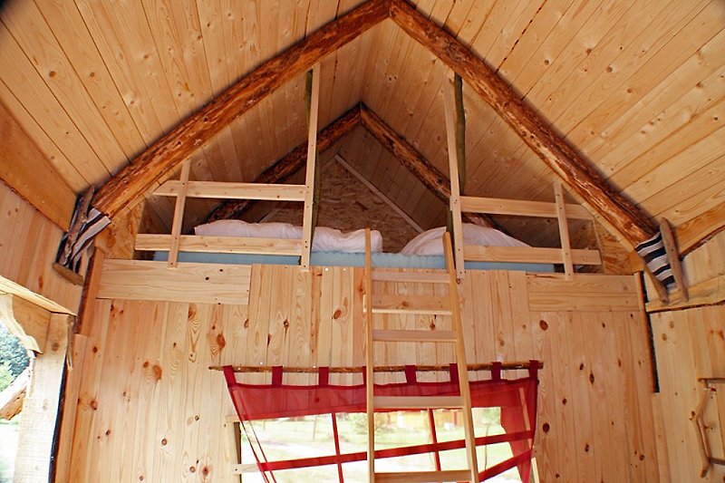 Stilt house 1 double sleeping bunk above