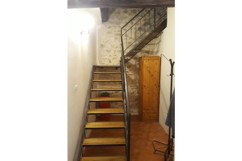 Garderoba i stepenice prema potkrovlju