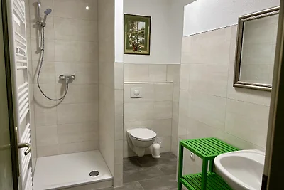 Mini-Zimmer mit Bad in Rheinsberg