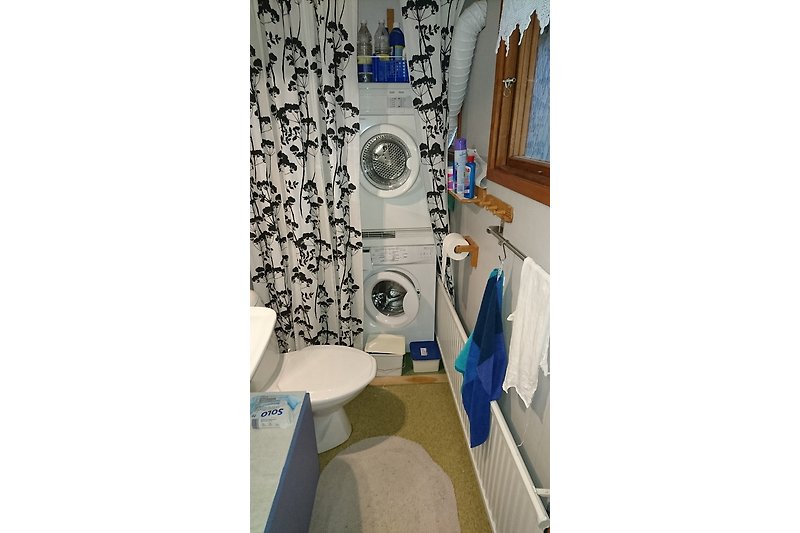 Gästetoilette mit Waschmaschine / Trockner