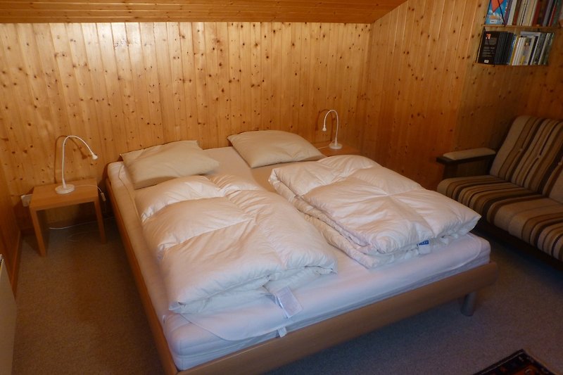 Schlafzimmer 1 mit Doppelbett