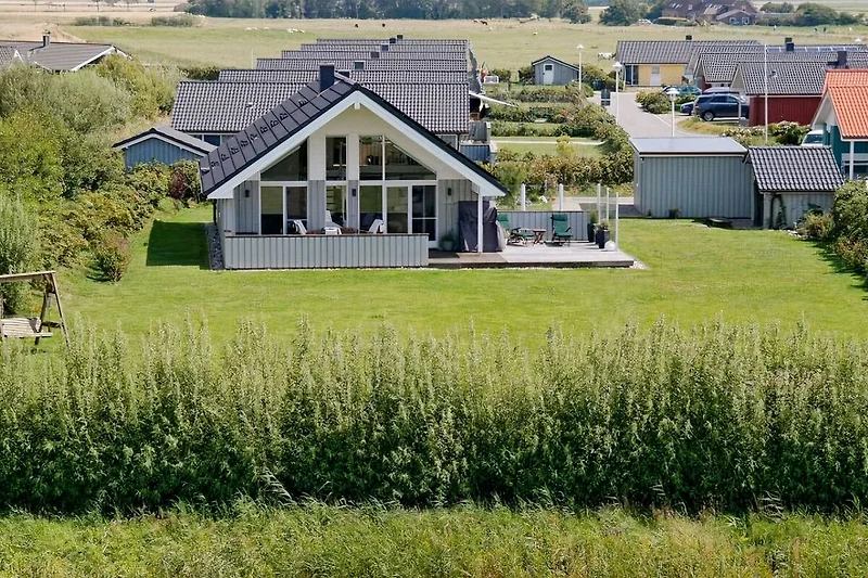 Uitzicht vanaf de dijk op ons vakantiehuis