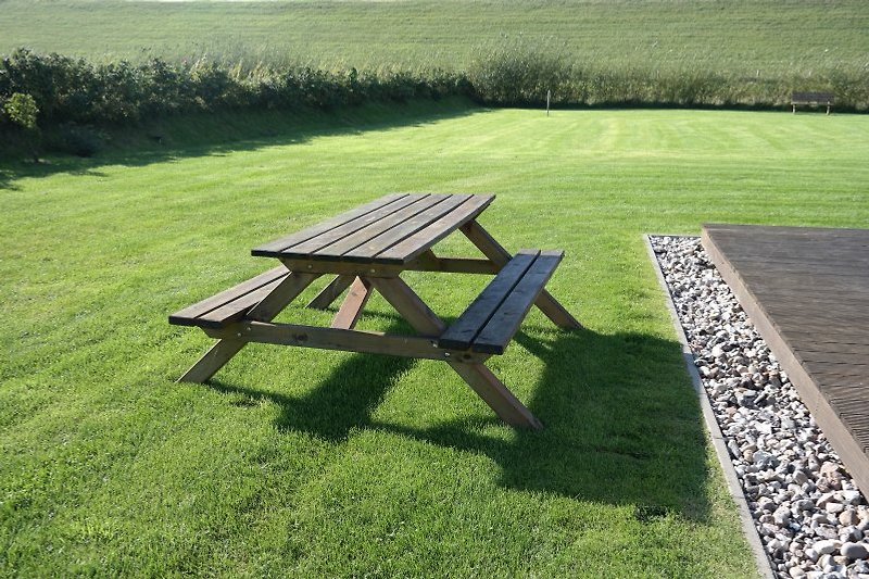 Zusätzlicher Picknicktisch (kann frei auf dem Grundstück platziert werden)