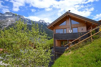 Holzblockhaus im Skigebiet