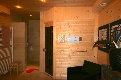 Holzblockhaus im Skigebiet