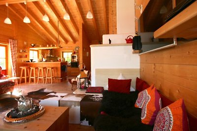 Holzblockhaus im Skigebiet