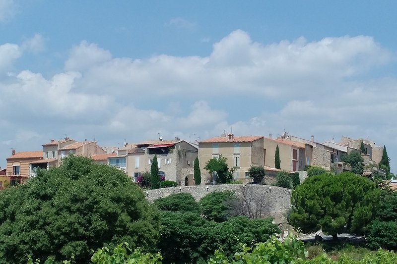 Le Castellet, Dorf in der Nähe