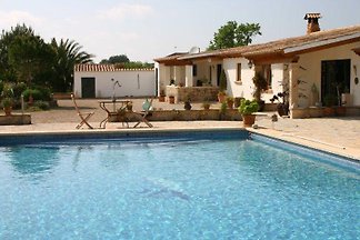 Finca avec piscine et tennis