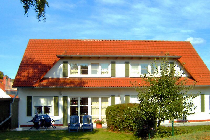 Ihr Ferienhaus Rügenresidenz in Losentitz auf Rügen, Gartenansicht