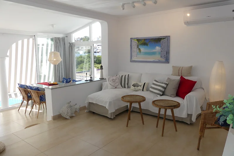 Woonkamer met open veranda