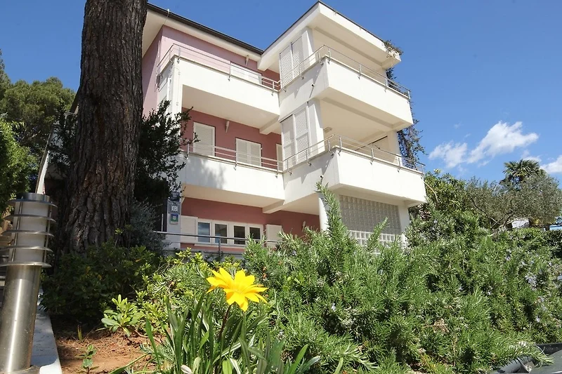 Vorderansicht Villa Adrian