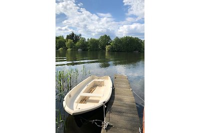Bungalow con barco, embarcadero, canoa