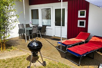 Bungalow mit Boot, Steg, Kanadier