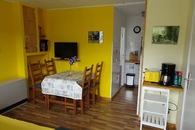 Bungalow mit Boot, Steg, Kanadier