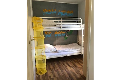 Bungalow mit Boot, Steg, Kanadier