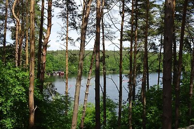 Huis met uitzicht op het meer, steiger, boot, kano