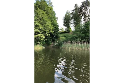 Bungalow mit Boot, Steg, Kanadier