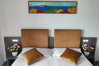 Apartment  mit Seeblick und Pool