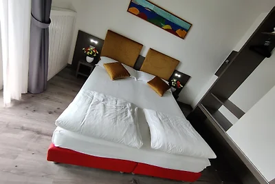 Apartment  mit Seeblick und Pool