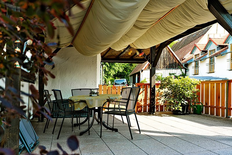 Unsere Terrasse zum Frühstücken oder Abendessen ist der Ideale Ort zum erholen.